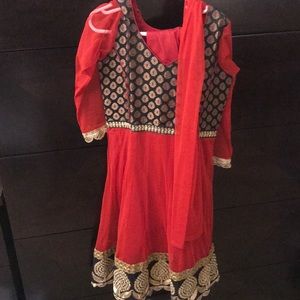Indian girls salwar kamiz with scarf